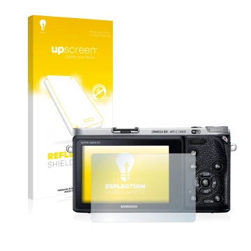 Front side of a product packaging with the brand logo upscreen. Next to it is the device Samsung NX500 shown with the correspo