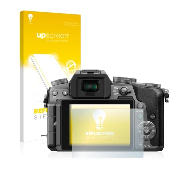 Front side of a product packaging with the brand logo upscreen. Next to it is the device Panasonic Lumix DMC-G70 shown with th