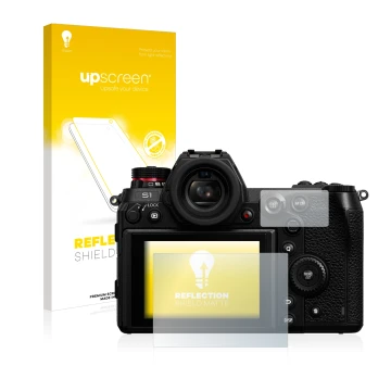 Front side of a product packaging with the brand logo upscreen. Next to it is the device Panasonic Lumix DC-S1 shown with the 