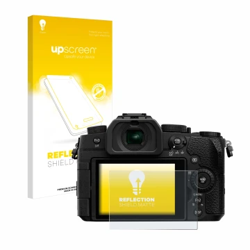 Front side of a product packaging with the brand logo upscreen. Next to it is the device Panasonic Lumix DC-G91 shown with the