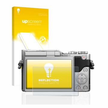 Front side of a product packaging with the brand logo upscreen. Next to it is the device Panasonic Lumix DC-GX880 shown with t