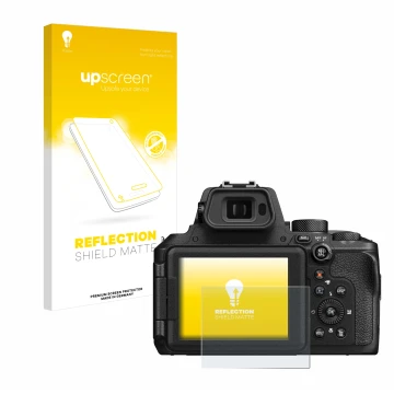 Front side of a product packaging with the brand logo upscreen. Next to it is the device Nikon Coolpix P950 shown with the cor