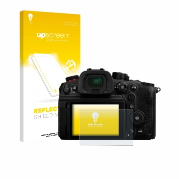 Front side of a product packaging with the brand logo upscreen. Next to it is the device Panasonic Lumix DC-GH6 shown with the