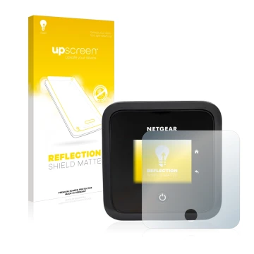 Front side of a product packaging with the brand logo upscreen. Next to it is the device Netgear Nighthawk M5 shown with the c