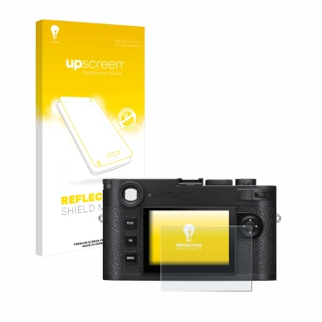 Front side of a product packaging with the brand logo upscreen. Next to it is the device Leica M11 shown with the correspondin
