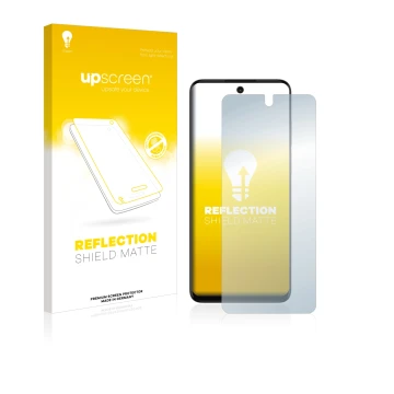 Front side of a product packaging with the brand logo upscreen. Next to it is the device Motorola Moto G32 shown with the corr