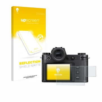 Front side of a product packaging with the brand logo upscreen. Next to it is the device Leica SL3-S (Display + top plate disp