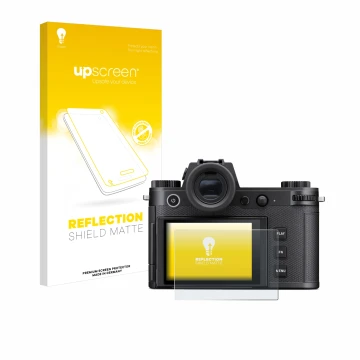 Front side of a product packaging with the brand logo upscreen. Next to it is the device Leica SL3-S shown with the correspond