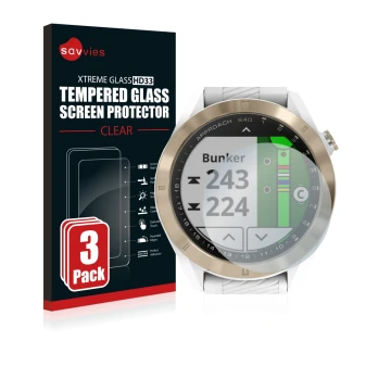 Front side of a product packaging with the brand logo Savvies. Next to it is the device Garmin Approach S40 shown with the cor