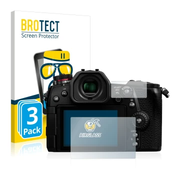 Front side of a product packaging with the brand logo BROTECT. Next to it is the device Panasonic Lumix DC-G9 shown with the c