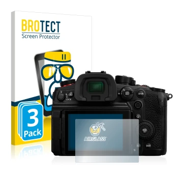 Front side of a product packaging with the brand logo BROTECT. Next to it is the device Panasonic Lumix DC-GH6 shown with the 
