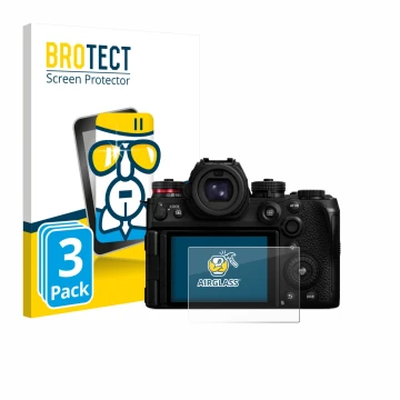 Front side of a product packaging with the brand logo BROTECT. Next to it is the device Panasonic Lumix DC-S1II shown with the