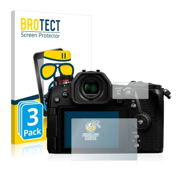 Front side of a product packaging with the brand logo BROTECT. Next to it is the device Panasonic Lumix DC-G9 shown with the c
