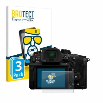 Front side of a product packaging with the brand logo BROTECT. Next to it is the device Panasonic Lumix DC-GH7 shown with the 