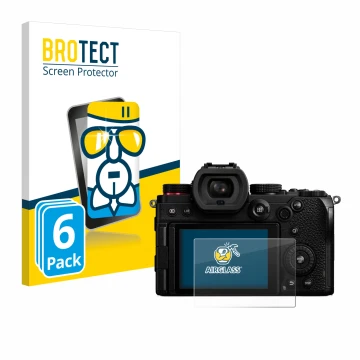 Front side of a product packaging with the brand logo BROTECT. Next to it is the device Panasonic Lumix DC-S5 shown with the c