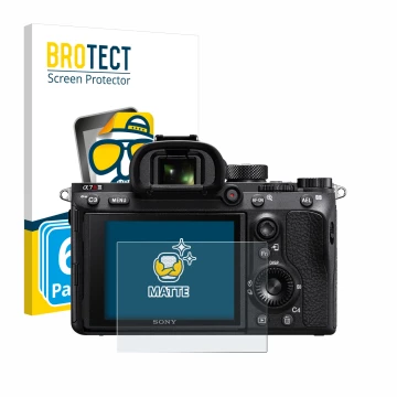 Front side of a product packaging with the brand logo BROTECT. Next to it is the device Sony Alpha 7R III shown with the corre
