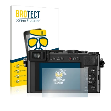 Front side of a product packaging with the brand logo BROTECT. Next to it is the device Panasonic Lumix DMC-LX100 shown with t