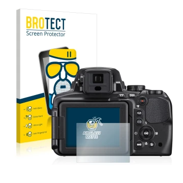 Front side of a product packaging with the brand logo BROTECT. Next to it is the device Nikon Coolpix P900 shown with the corr