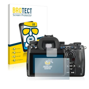 Front side of a product packaging with the brand logo BROTECT. Next to it is the device Pentax K-3 Mark III shown with the cor