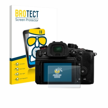 Front side of a product packaging with the brand logo BROTECT. Next to it is the device Panasonic Lumix DC-GH6 shown with the 