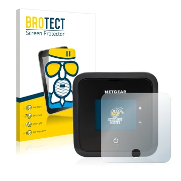 Front side of a product packaging with the brand logo BROTECT. Next to it is the device Netgear Nighthawk M5 shown with the co