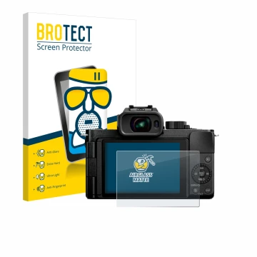 Front side of a product packaging with the brand logo BROTECT. Next to it is the device Panasonic Lumix DC-G100D shown with th