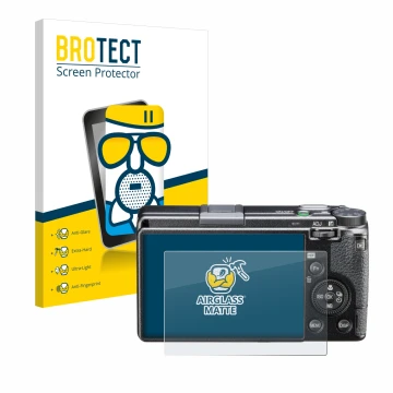 Front side of a product packaging with the brand logo BROTECT. Next to it is the device Ricoh GR III HDF shown with the corres