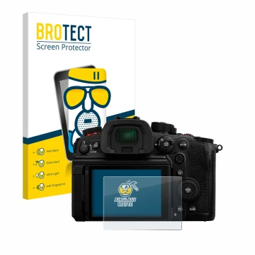 Front side of a product packaging with the brand logo BROTECT. Next to it is the device Panasonic Lumix DC-GH7 shown with the 