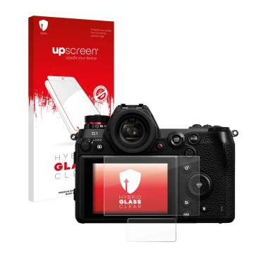Front side of a product packaging with the brand logo upscreen. Next to it is the device Panasonic Lumix DC-S1 shown with the 