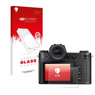 Front side of a product packaging with the brand logo upscreen. Next to it is the device Leica SL3 shown with the correspondin