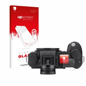 Front side of a product packaging with the brand logo upscreen. Next to it is the device Leica SL3 (top plate display) shown w