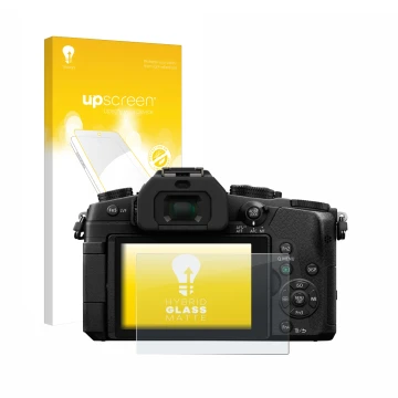 Front side of a product packaging with the brand logo upscreen. Next to it is the device Panasonic Lumix DMC-G81 shown with th