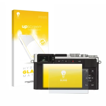 Front side of a product packaging with the brand logo upscreen. Next to it is the device Leica D-Lux 7 shown with the correspo