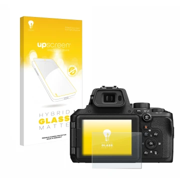 Front side of a product packaging with the brand logo upscreen. Next to it is the device Nikon Coolpix P950 shown with the cor