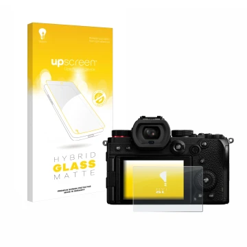 Front side of a product packaging with the brand logo upscreen. Next to it is the device Panasonic Lumix DC-S5 shown with the 