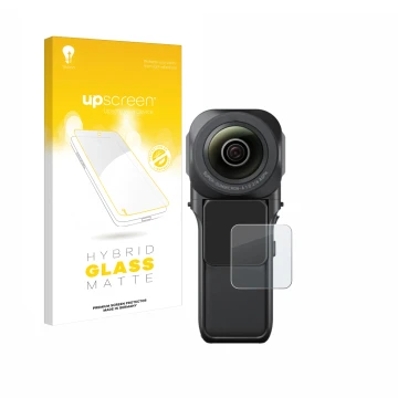 Front side of a product packaging with the brand logo upscreen. Next to it is the device Insta360 One RS 1-Zoll 360 shown with