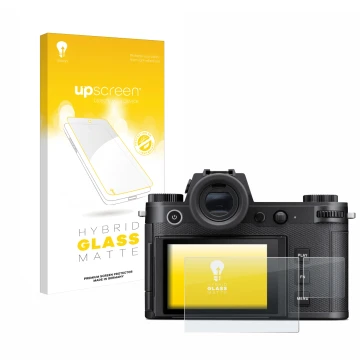 Front side of a product packaging with the brand logo upscreen. Next to it is the device Leica SL3 (Display + top plate displa