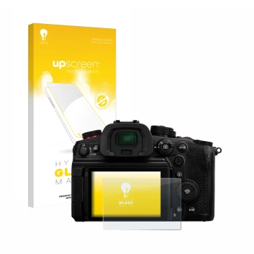 Front side of a product packaging with the brand logo upscreen. Next to it is the device Panasonic Lumix DC-GH7 shown with the