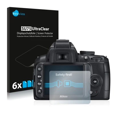 Front side of a product packaging with the brand logo Savvies. Next to it is the device Nikon D3000 shown with the correspondi