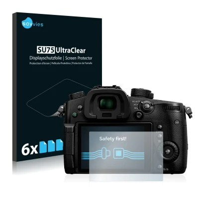 Front side of a product packaging with the brand logo Savvies. Next to it is the device Panasonic Lumix DC-GH5 shown with the 