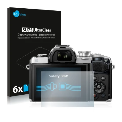 Front side of a product packaging with the brand logo Savvies. Next to it is the device Olympus OM-D E-M10 Mark III shown with