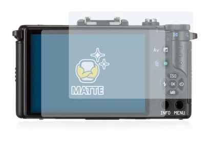 Image of the device Pentax Q with a wide variety of screen protectors.