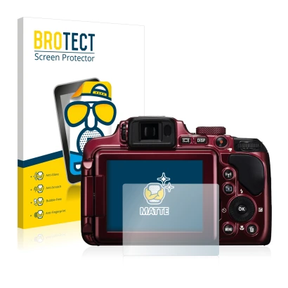 Front side of a product packaging with the brand logo BROTECT. Next to it is the device Nikon Coolpix P610 shown with the corr