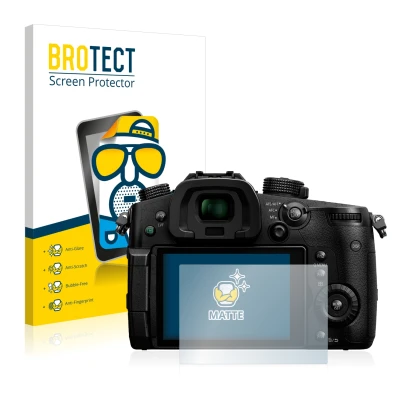 Front side of a product packaging with the brand logo BROTECT. Next to it is the device Panasonic Lumix DC-GH5 shown with the