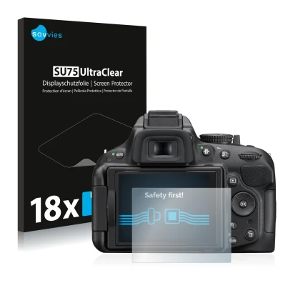 Front side of a product packaging with the brand logo Savvies. Next to it is the device Nikon D5200 shown with the correspondi