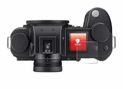 Image of the device Leica SL3 (top plate display) with a wide variety of screen protectors.