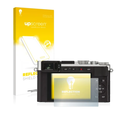 Front side of a product packaging with the brand logo upscreen. Next to it is the device Leica D-Lux 7 shown with the correspo