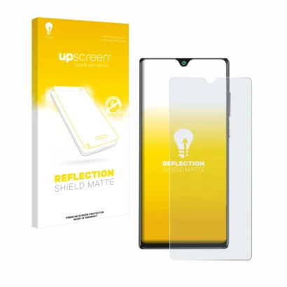 Front side of a product packaging with the brand logo upscreen. Next to it is the device Cubot P40 shown with the correspondin