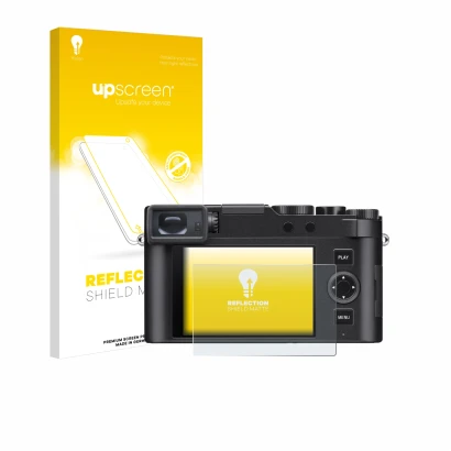 Front side of a product packaging with the brand logo upscreen. Next to it is the device Leica D-Lux 8 shown with the correspo