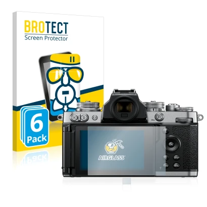 Front side of a product packaging with the brand logo BROTECT. Next to it is the device Nikon Z fc shown with the correspondin